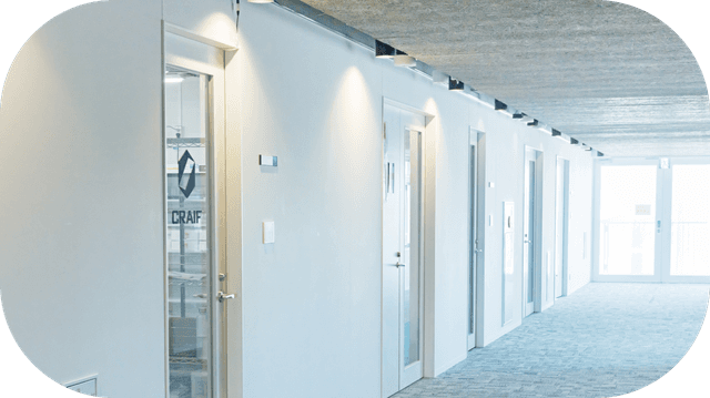 アクセス良好・きれいな職場環境